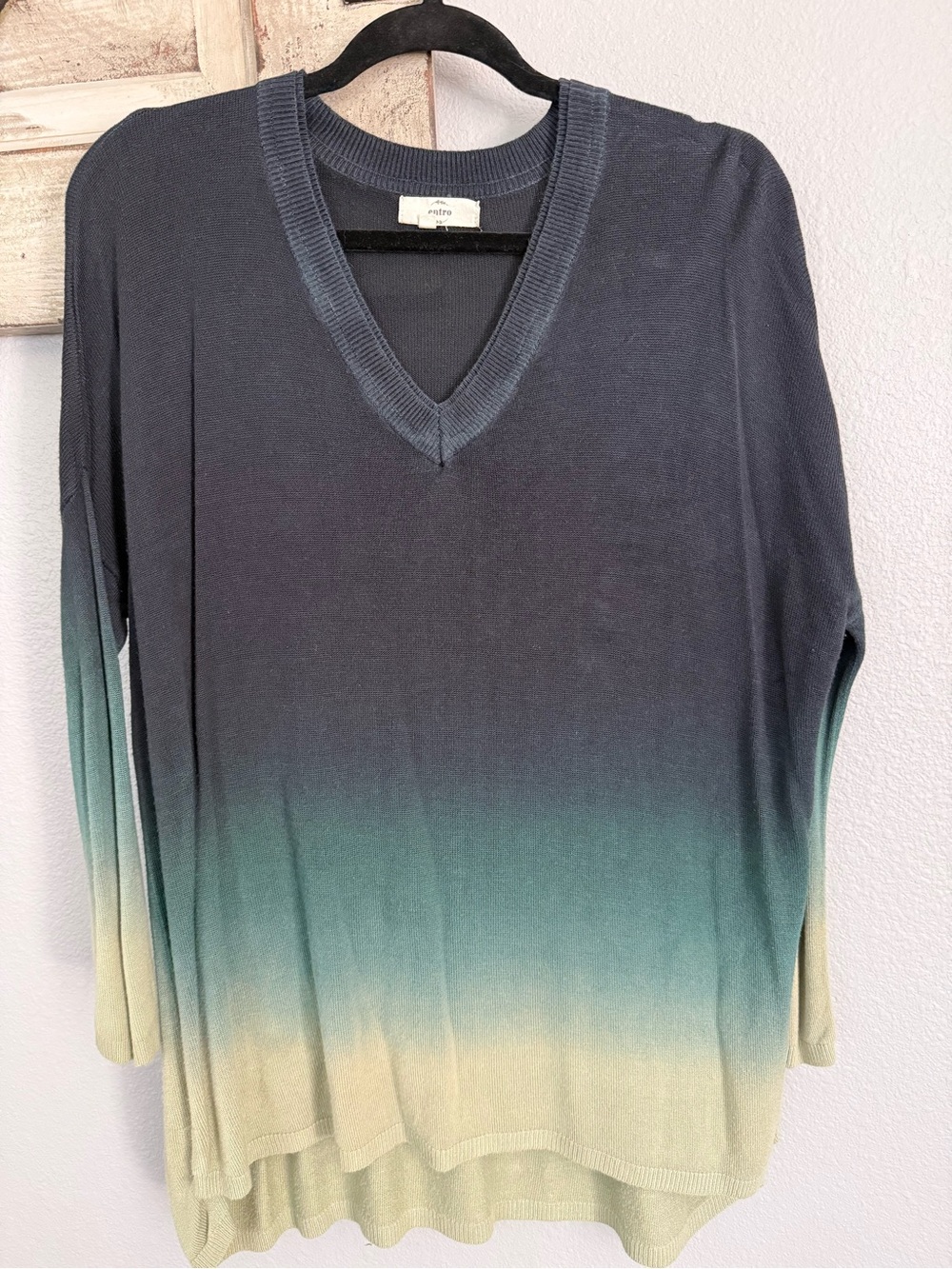 entro Navy V-Neck Knit Top